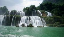 描写看到瀑布的诗句