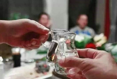 是使人成熟的经验，而不是岁月