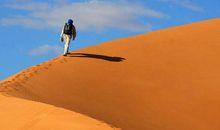 每个人都在人生的路上跋涉着,故事也还正在发生着