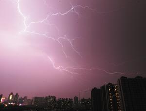暴风雨和雷声的隐喻