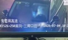 抱干柴救烈火歇后语