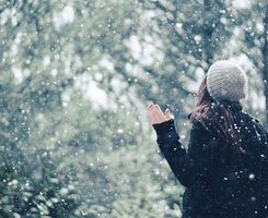 下雪悲伤的句子和图片