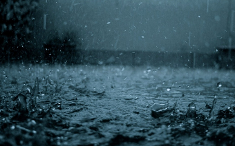 描述大雨下的大句子