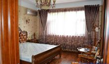 墙上挂窗帘的歇后语