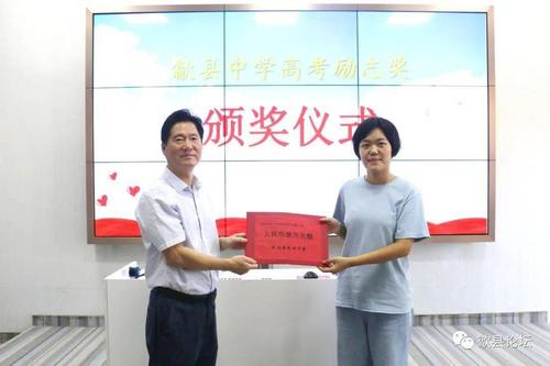 鼠标插入书本寓言词