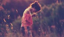 唯美的句子图片心情短语:我错过了很多,我总是一个人难过