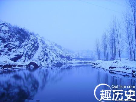 描述冬天下雪场景的句子