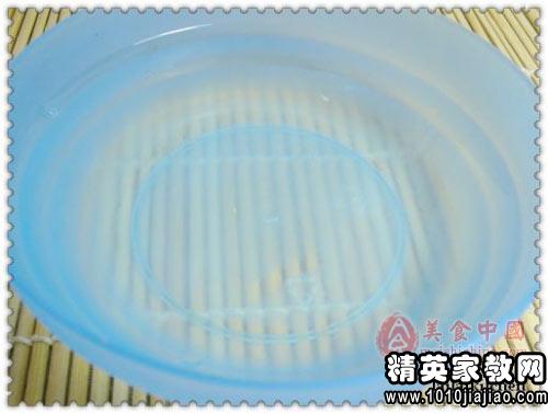 在床下放风筝