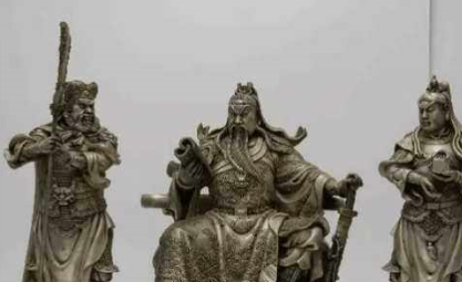 在关公面前跳舞一把大剑