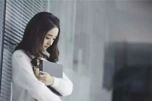 她是如此美丽以至于被摧毁时更加残酷