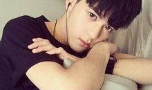 描写男孩头发的句子