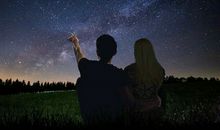 孤寂夜里有明月有繁星，我们不孤单，熬夜的你，加油