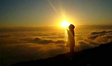 是人都会怀念昨天，但更憧憬的是未来