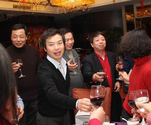 给领导者敬酒