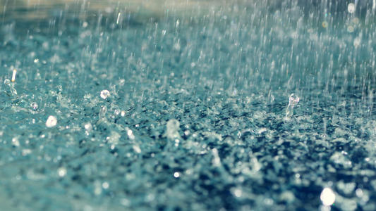 寓言形容大雨