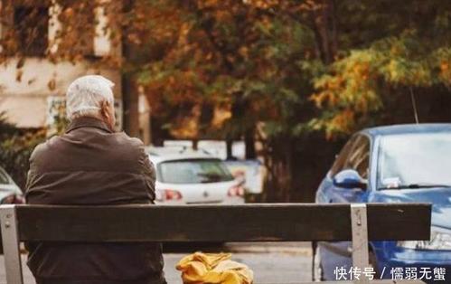 六月穿皮夹克