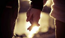 说爱情的句子唯美短句：被爱不一定是幸福，去爱才真的幸福