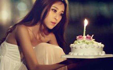 一个人生日的悲伤报价，没人陪他生日过一个悲伤的句子