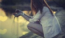 伤感的句子说说配图：生活习惯了，你向左走，我向右走