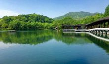 描写西湖美景的句子