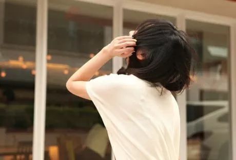 女孩们谈论情绪短语