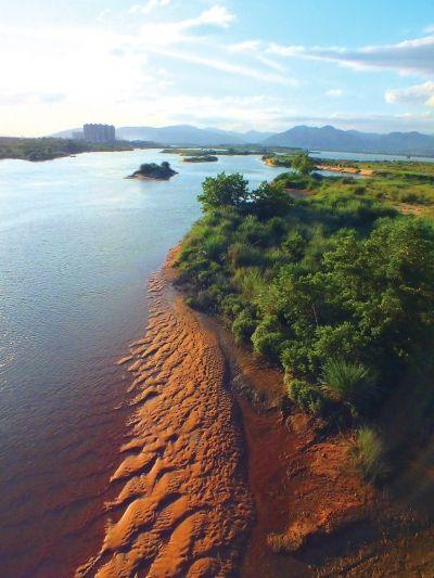 河流中的水