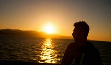 命运不给我们机会的时候，更要努力创造条件去选择命运