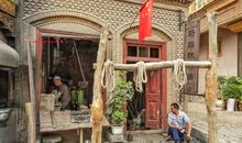 膝盖上打马掌歇后语