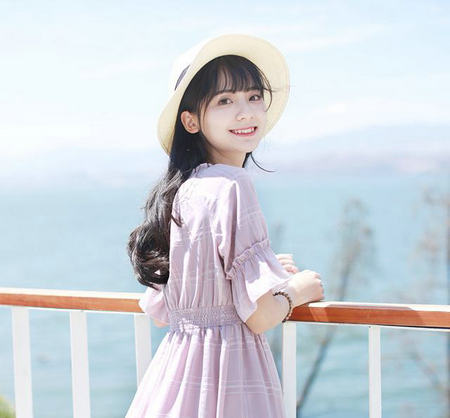 不管阳光明媚还是雨天绵绵，良好的心情都会使美貌出现