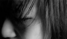 描写女人哭泣的句子