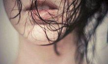 人生孤独伤感的句子:人生就像是一场戏,自拍自导自演