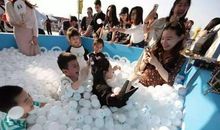 小朋友玩的好开心句子 小孩玩得很开心的说说