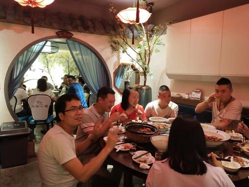 开心的中秋晚餐聚会的句子开心的中秋晚餐聚会的句子2