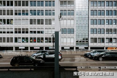 人们越成熟，他们就越知道如何减少自己的优势