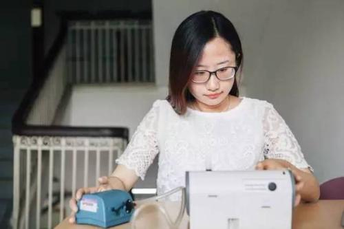研究生女孩