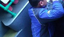 洛夫：车上读杜甫