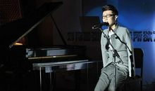 励志人物:断臂钢琴师刘伟