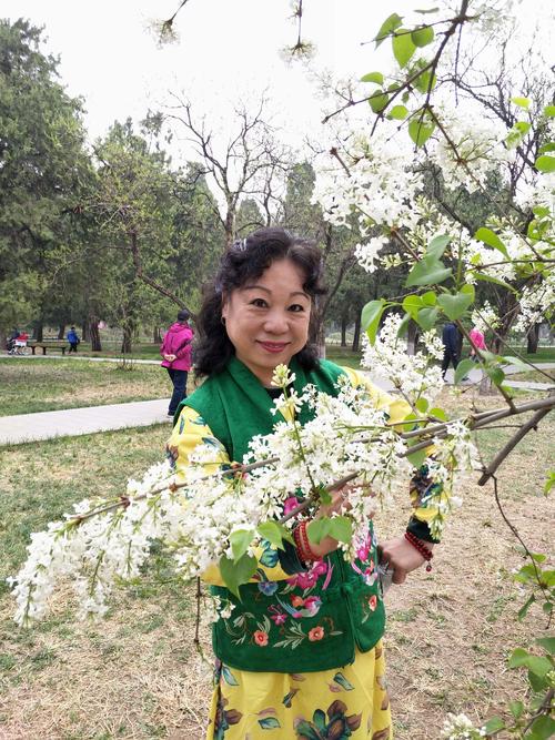 杨颖：春天紫丁香盛开的时候...