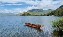 顾城：土地是弯曲的