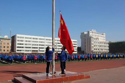 关于高二升旗仪式的思考