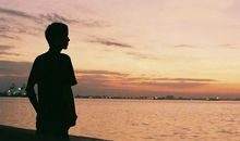 伤感仿佛停不下来，每天都会短暂地崩溃