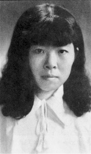 肖宏：蹲在外国车上