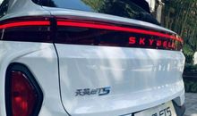 用肃然起敬造句