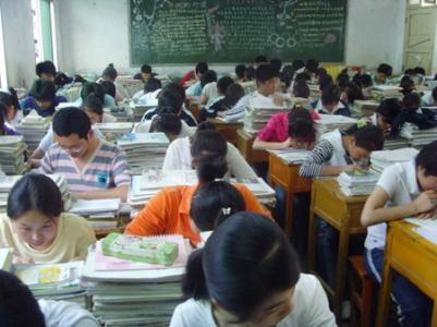 高中生全天在网上玩手机怎么办？