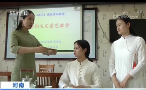 读完《南向北返回》后，不仅有风，花，雪和月亮的想法