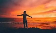 没有人天生坚强，只不过是一次次硬扛