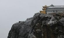 郭沫若：峨嵋山上的白雪