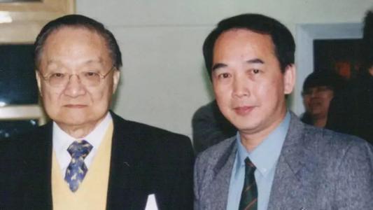 李嘉诚：除了联络人，都是乌云密布