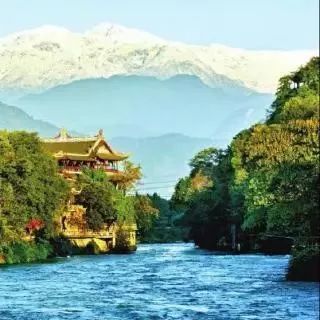 于秋雨：在狼山脚下