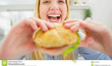 朋友，你会微笑吗？微笑是一杯浓浓的咖啡仿写